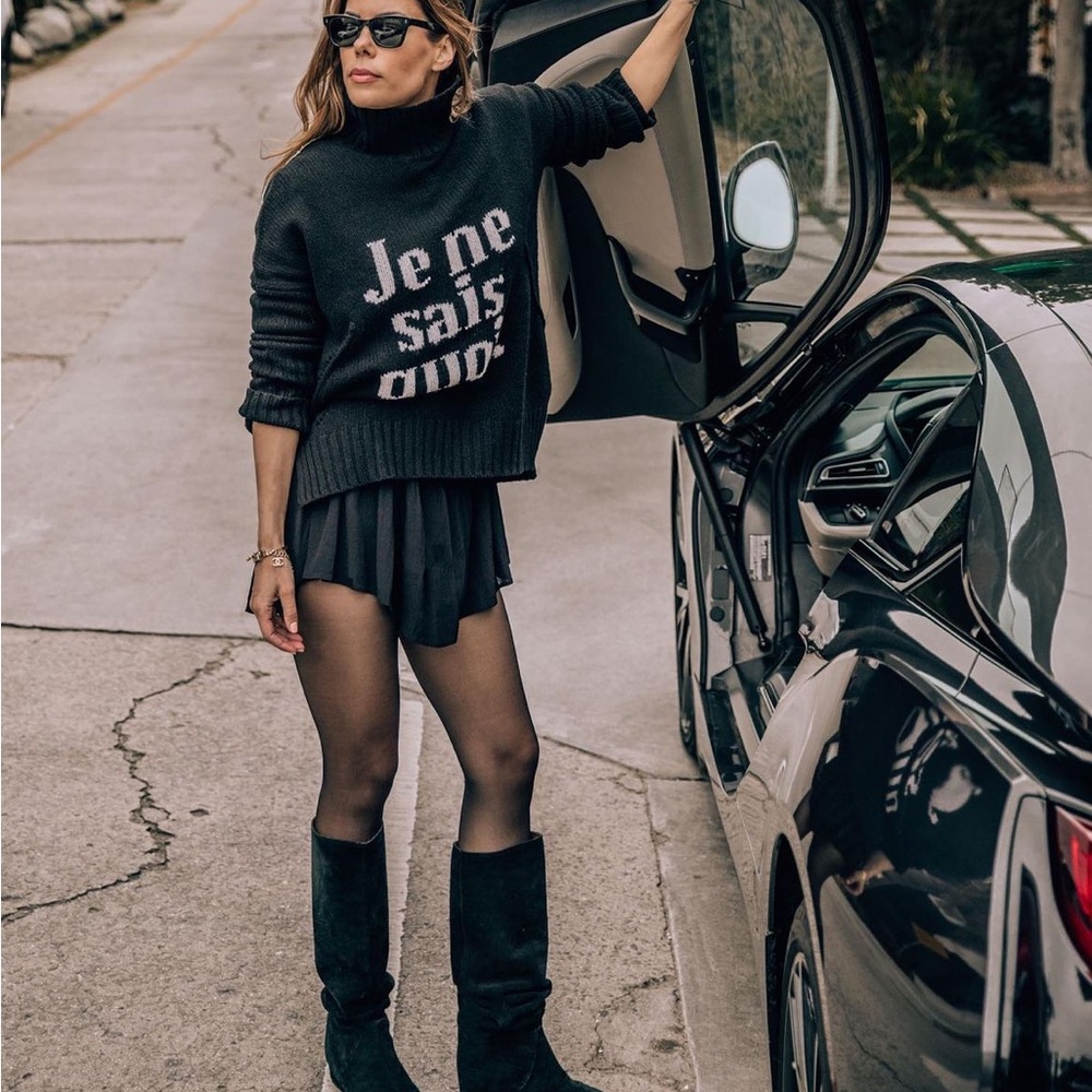 I’m Ryan. Selling luxury items from my photo shoots. All authentic w papers etc.